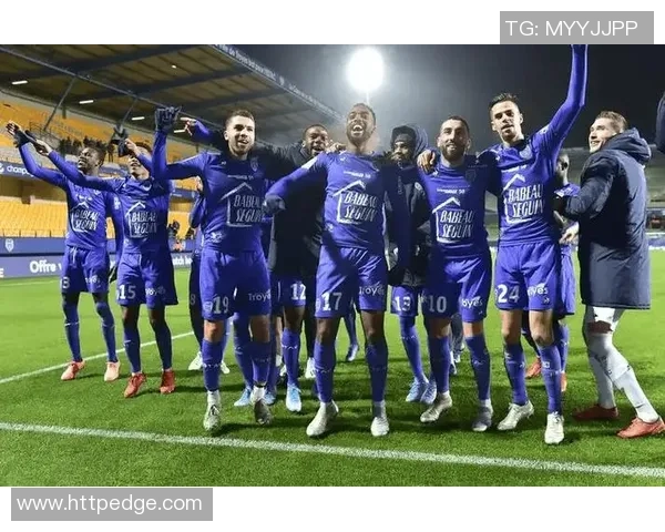 特鲁瓦与巴黎FC激战成和比分揭晓精彩赛事回顾